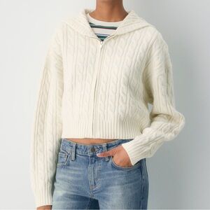 Aritzia Sunday Best
Octavia Zip Hoodie